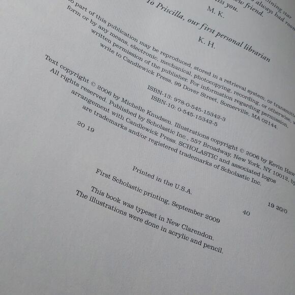 THE Library lion softcover book - Picture 3 of 5